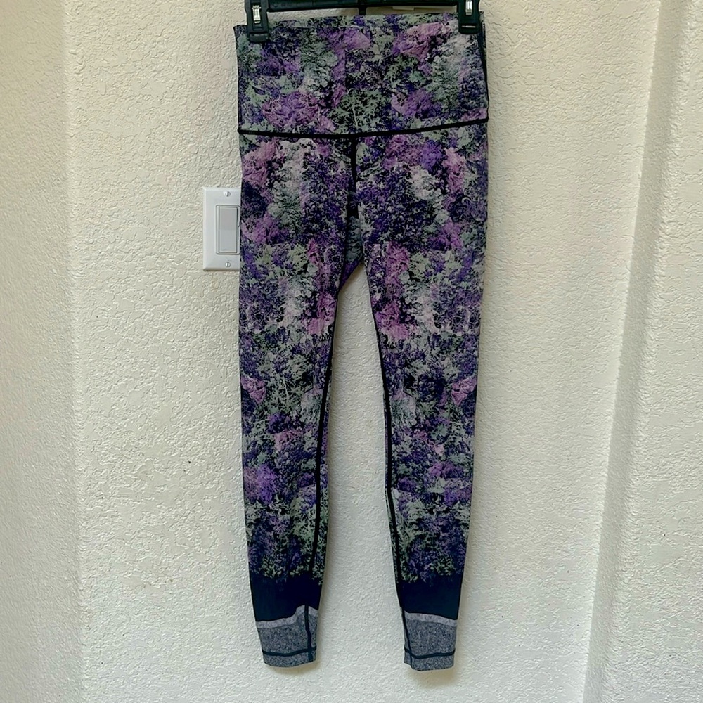 Purple flower lululemon fast and free 6